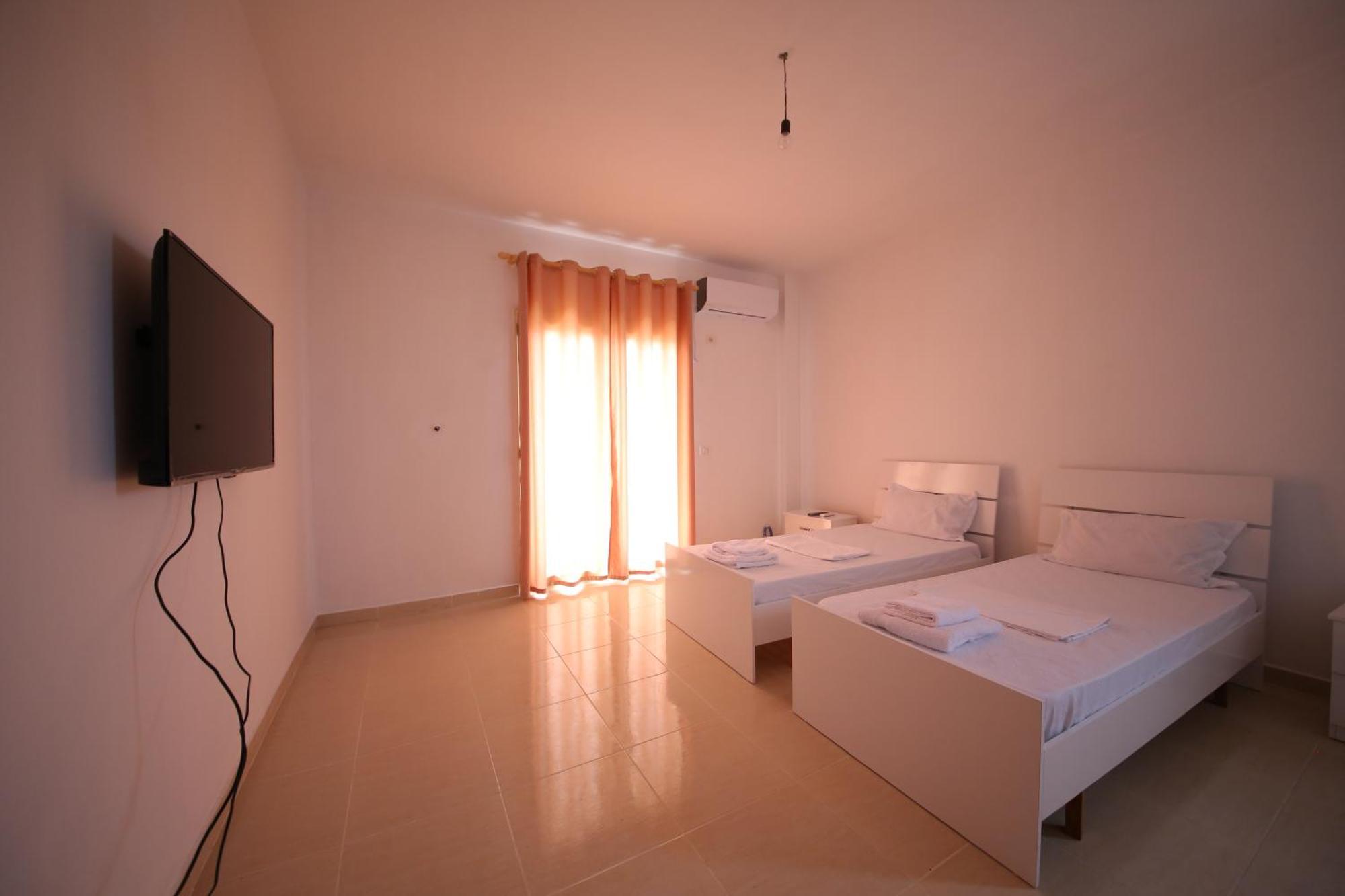 Andrea Bashuri Hotel Divjake Exterior photo
